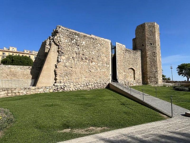 Torre de les Monges, atrakcja w pobliżu dworca Tarragona