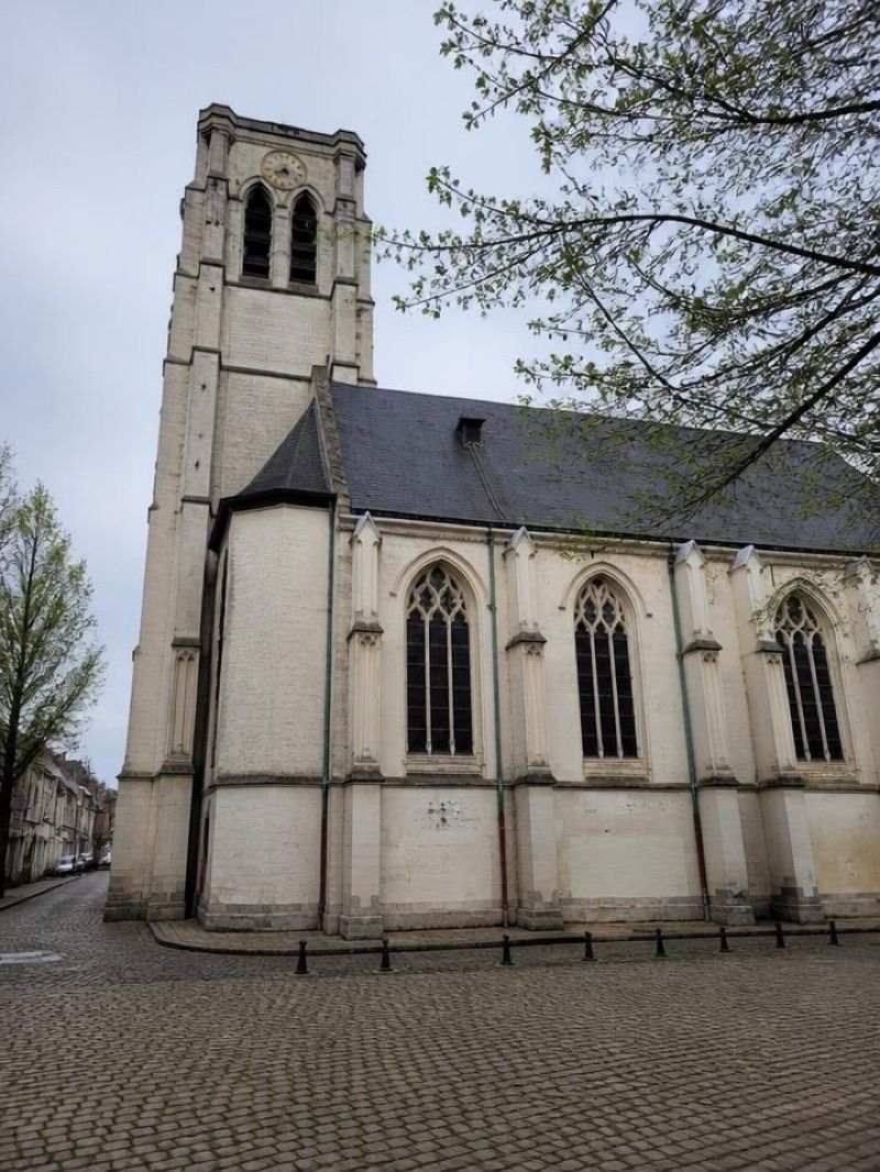 Sainte-Catherine Catholic Church at Vieux-Lille, atrakcja w pobliżu dworca Lille Europe