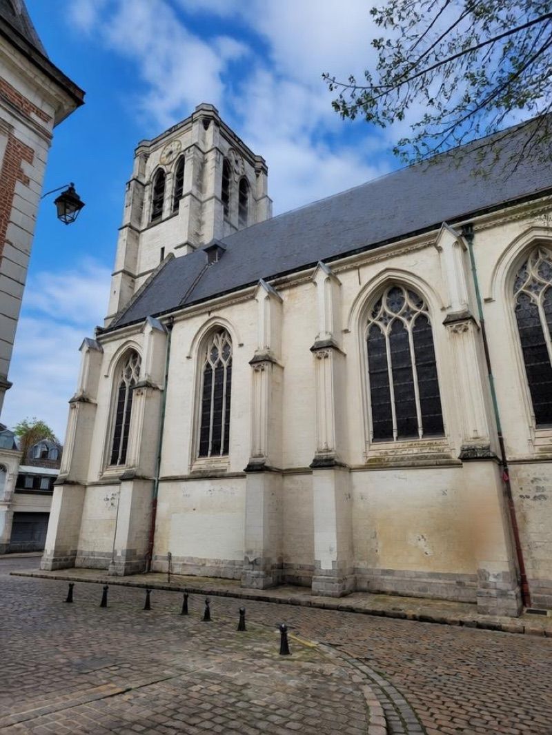 Sainte-Catherine Catholic Church at Vieux-Lille, atrakcja w pobliżu dworca Lille Flandres