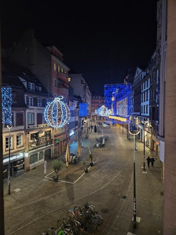 Superbe appartement 140 m2 plein centre-ville de Strasbourg, nocleg blisko dworca Strasbourg