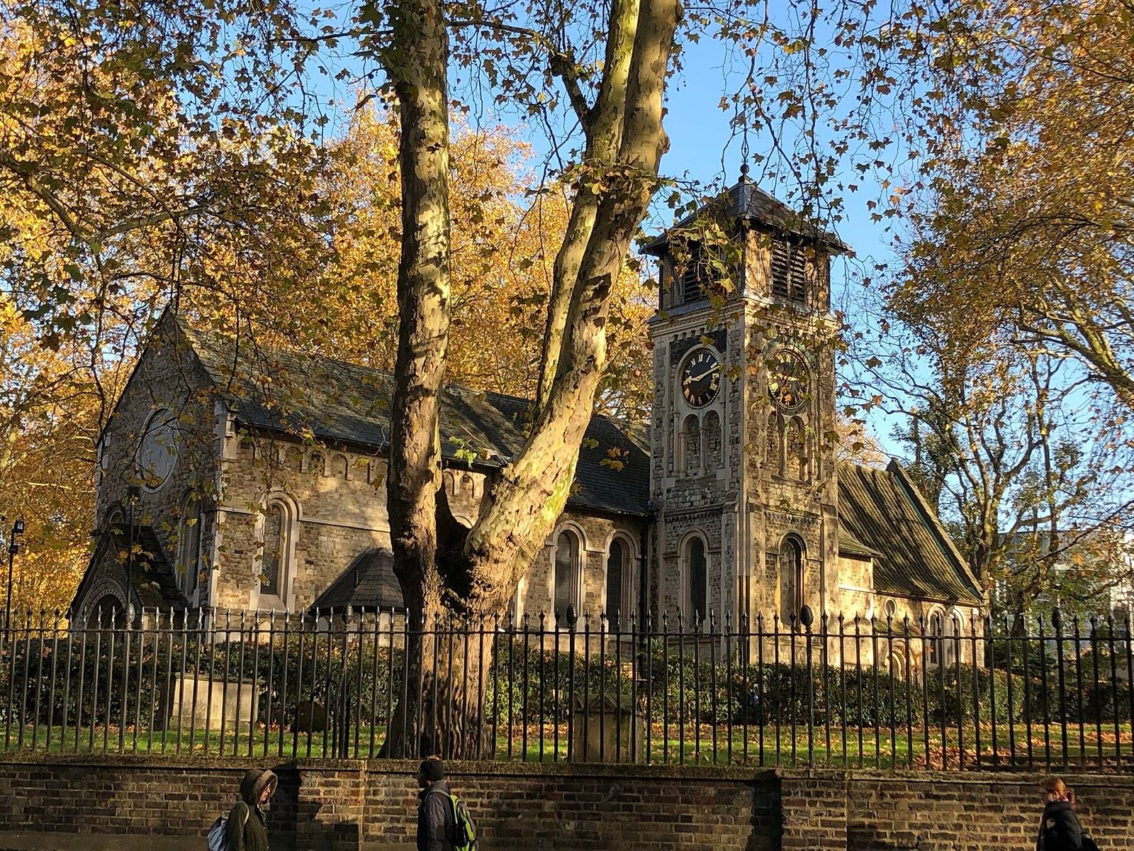 St Pancras Old Church, atrakcja w pobliżu dworca Euston