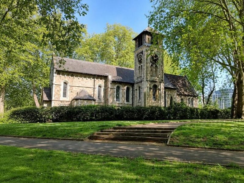St Pancras Old Church, atrakcja w pobliżu dworca Euston
