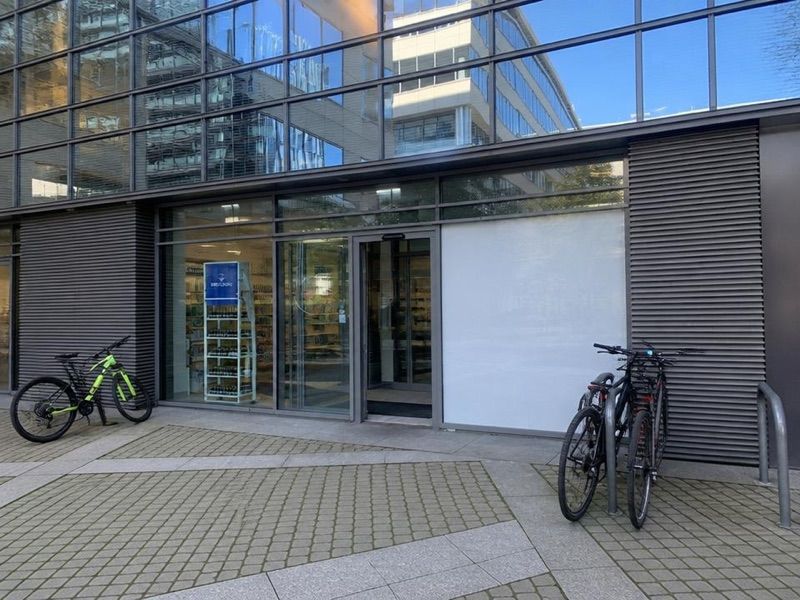 Apteka Medicover Gdańsk Oliwa / Punkt Szczepień, sklep przy dworcu Gdańsk Oliwa
