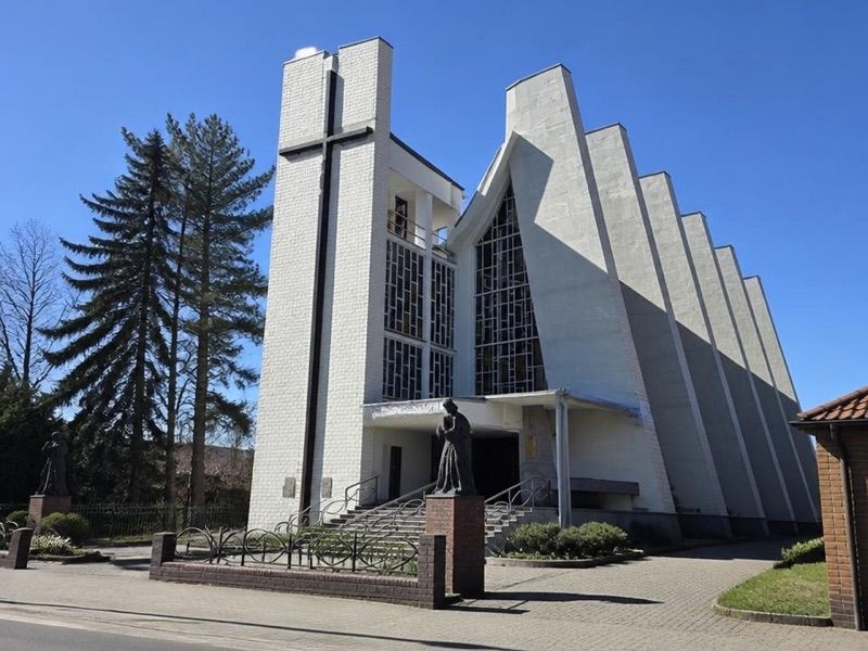 Kościół Rzymskokatolicki pw. św. Jerzego w Goleniowie, atrakcja w pobliżu dworca Goleniów
