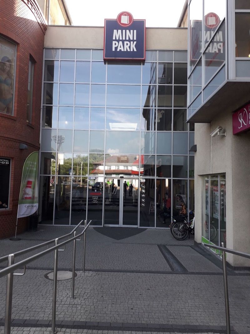 Mini Park Goleniów, galeria handlowa w pobliżu dworca Goleniów
