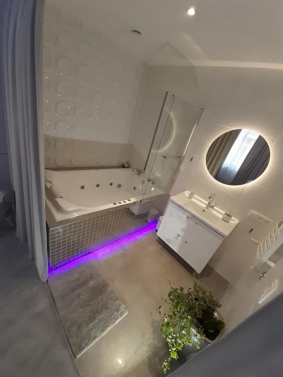 Apartamenty "PRZY KATEDRZE" GORZÓW - jacuzzi i klimatyzacja, nocleg blisko dworca Gorzów Wielkopolski Wschodni
