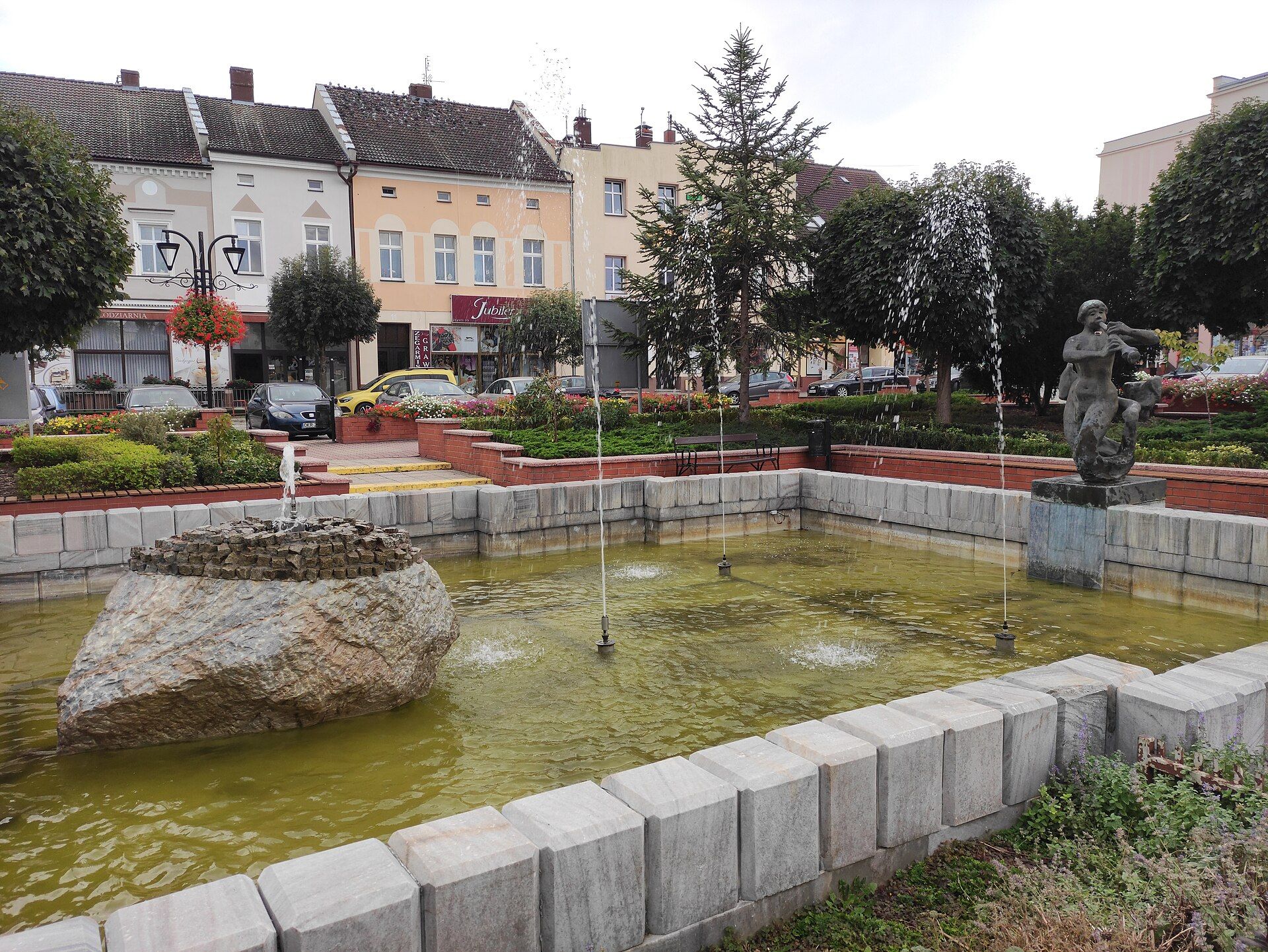 Fontanna na rynku, atrakcja w pobliżu dworca Gryfice