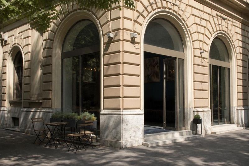 Hyggelig Café & Gallery / A.P. Art Gallery, okolice dworca Budapest-Keleti