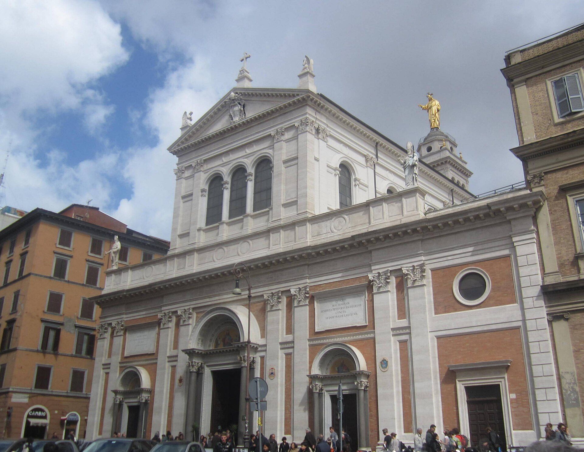 Basilica del Sacro Cuore di Gesù, atrakcja w pobliżu dworca Roma Termini