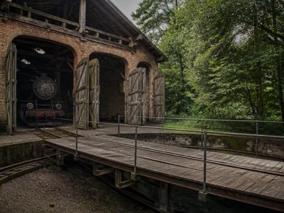 Mała Parowozownia wraz z obrotnicą., atrakcja w pobliżu dworca Jaworzyna Śląska
