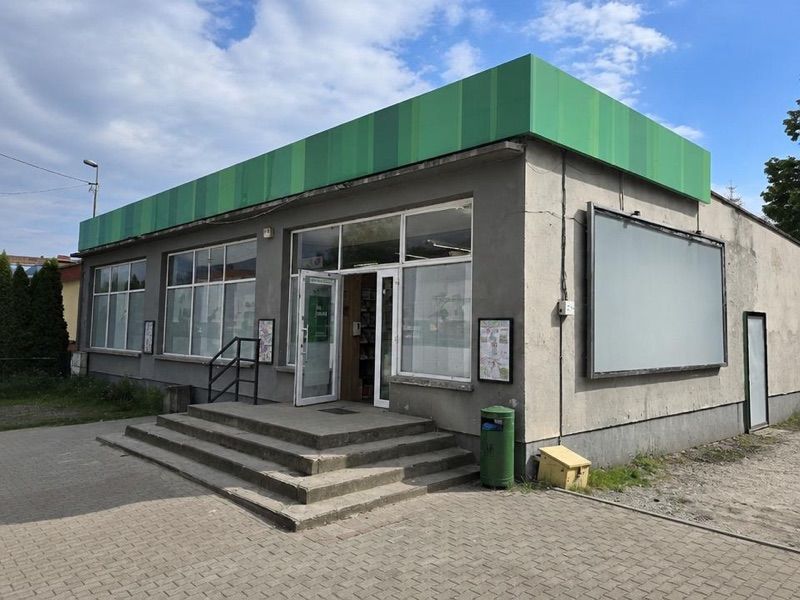 Delikatesy Centrum, sklep przy dworcu Jaworzyna Śląska