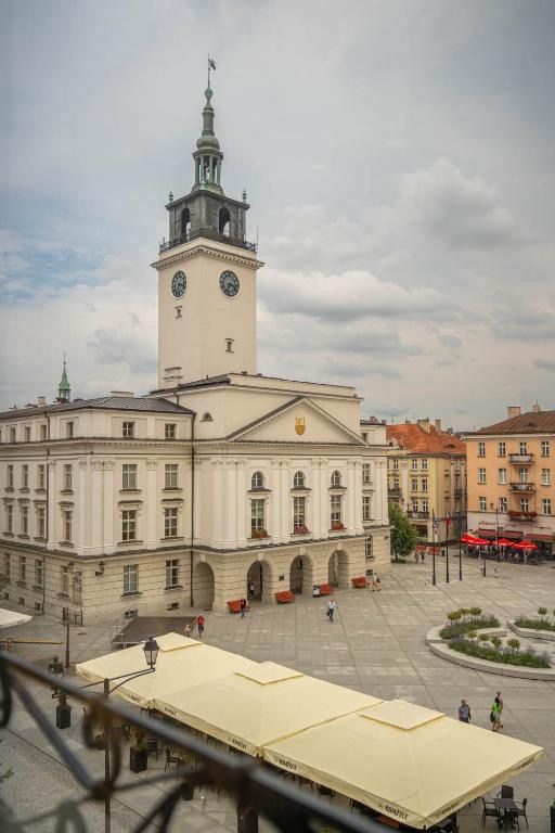 Apartamenty na Starówce - 3 piętro z widokiem na Ratusz, Rynek Główny i Centrum, hotel blisko dworca Kalisz