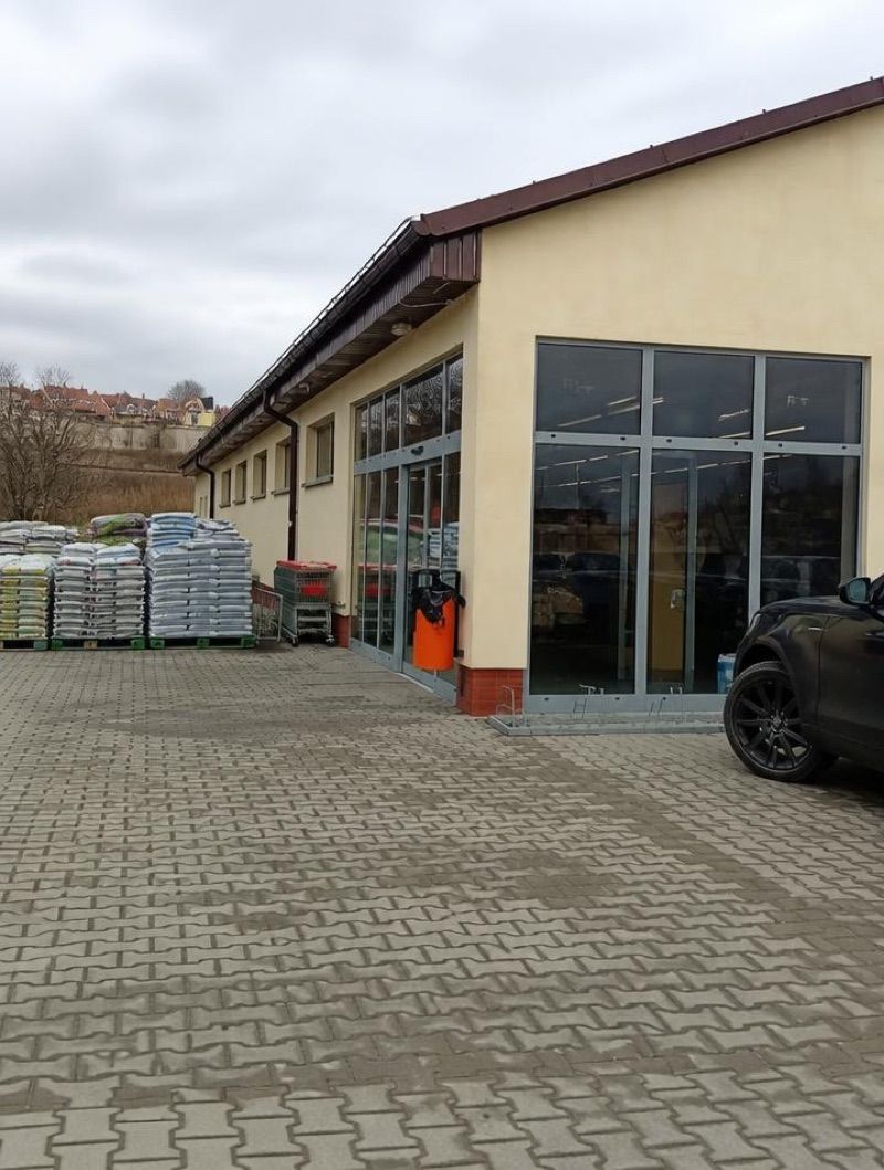Dino, sklep przy dworcu Kamieniec Ząbkowicki