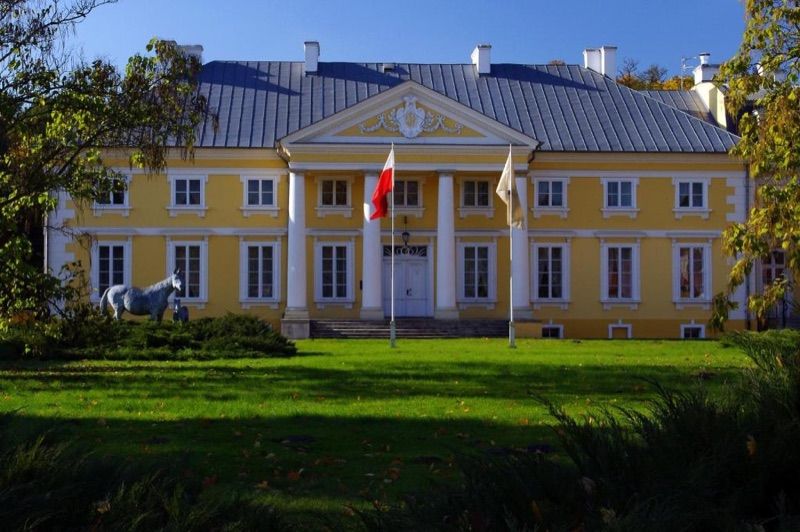 Pałac Racot, hotel blisko dworca Kościan