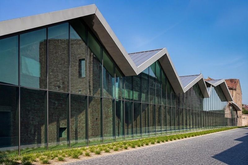 Muzeum Sztuki Współczesnej w Krakowie MOCAK, atrakcja w pobliżu dworca Kraków Płaszów
