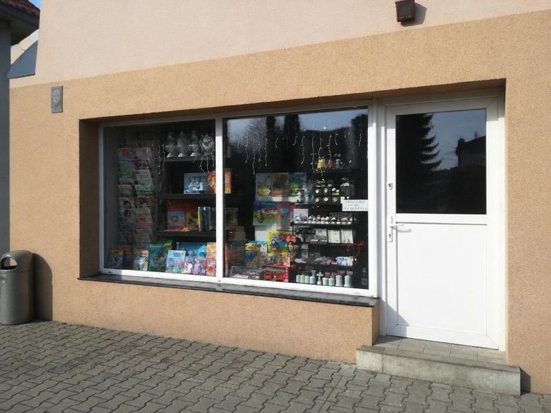 Kubiś Elżbieta. HANDEL I USŁUGI, sklep przy dworcu Krzyż