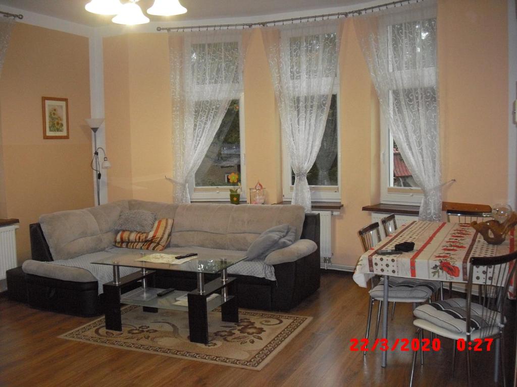 Apartament Rodzinny Hana, nocleg blisko dworca Kudowa-Zdrój