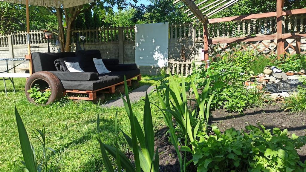 Zielony Azyl large 2 bedroom apartment with balcony and free parking, nocleg blisko dworca Łask