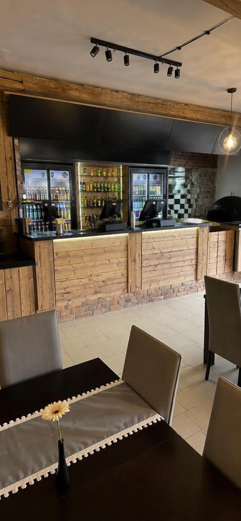 Ambrozja Bar, okolice dworca Łeba