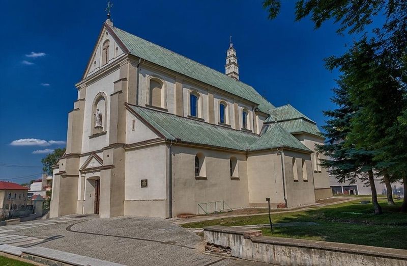 Kościół św. Andrzeja Apostoła, atrakcja w pobliżu dworca Łęczyca