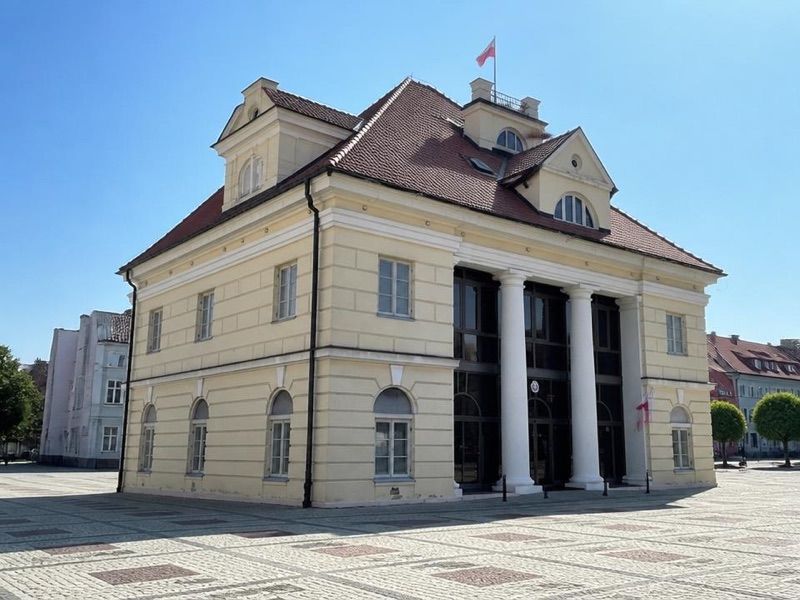 Ratusz, atrakcja w pobliżu dworca Łęczyca