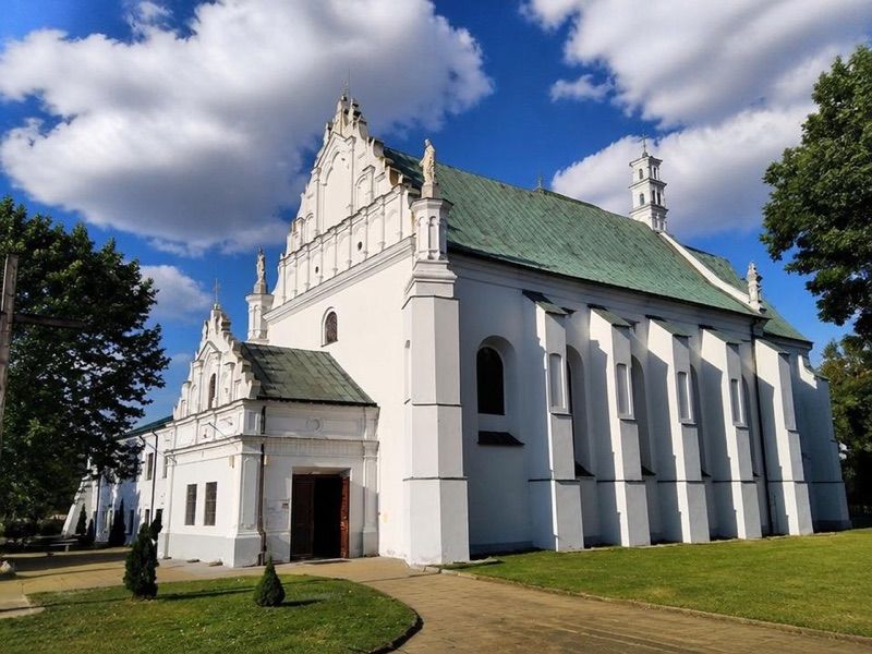 Kościół i klasztor pw. Niepokalanego Poczęcia NMP w Łęczycy, atrakcja w pobliżu dworca Łęczyca