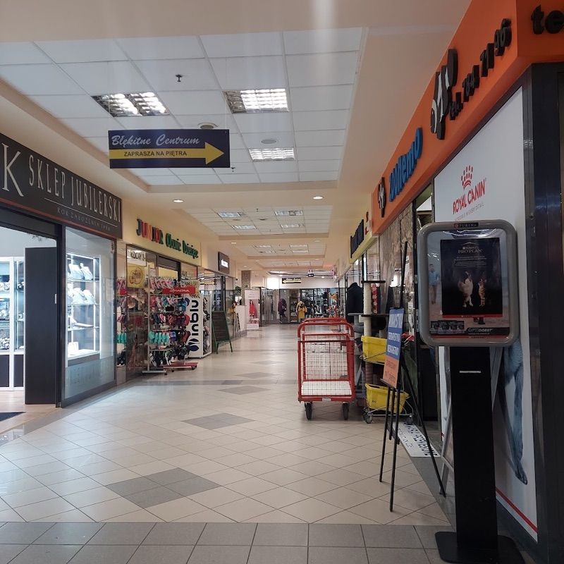 Centrum handlowe "Błękitne Centrum", galeria handlowa w pobliżu dworca Legionowo