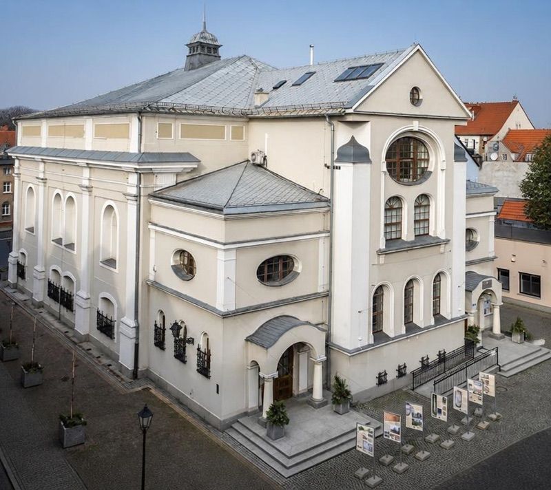 Synagoga / Muzeum Okręgowe w Lesznie, atrakcja w pobliżu dworca Leszno