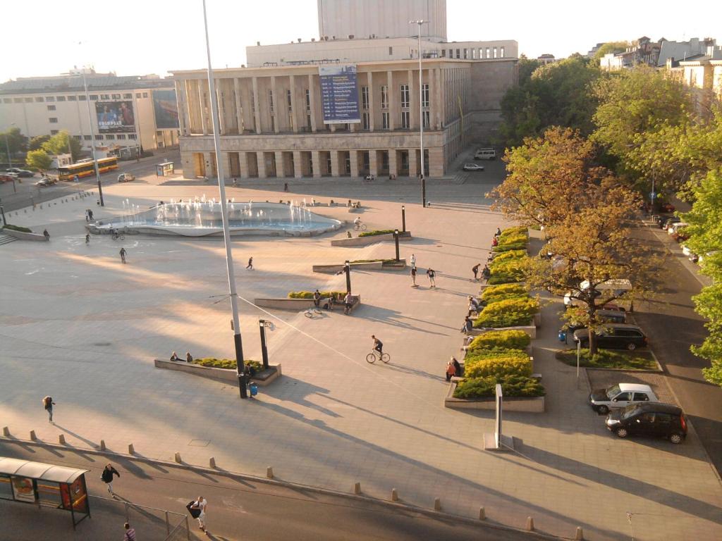 Apartament z widokiem na Teatr Wielki i EC1, prywatny parking, nocleg blisko dworca Łodź Fabryczna