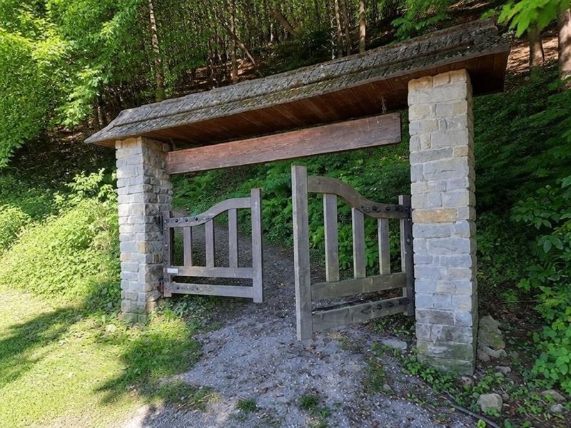Leśny Park Zdrojowy, atrakcja w pobliżu dworca Łomnica-Zdrój