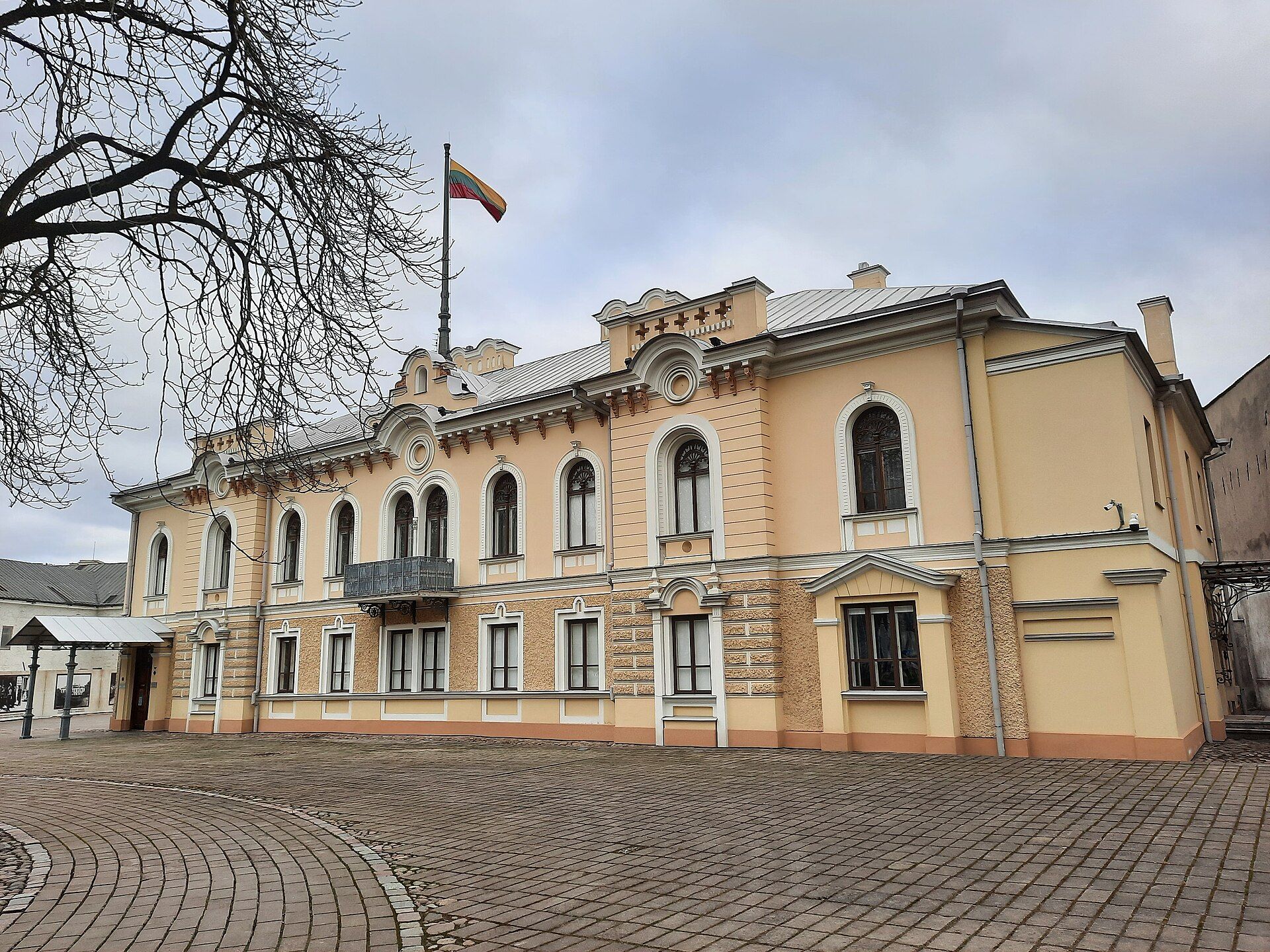 Pałac Prezydencki w Kownie, atrakcja w pobliżu dworca Kowno