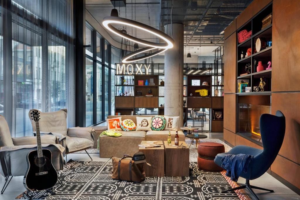 Moxy Kaunas Center, hotel blisko dworca Kowno