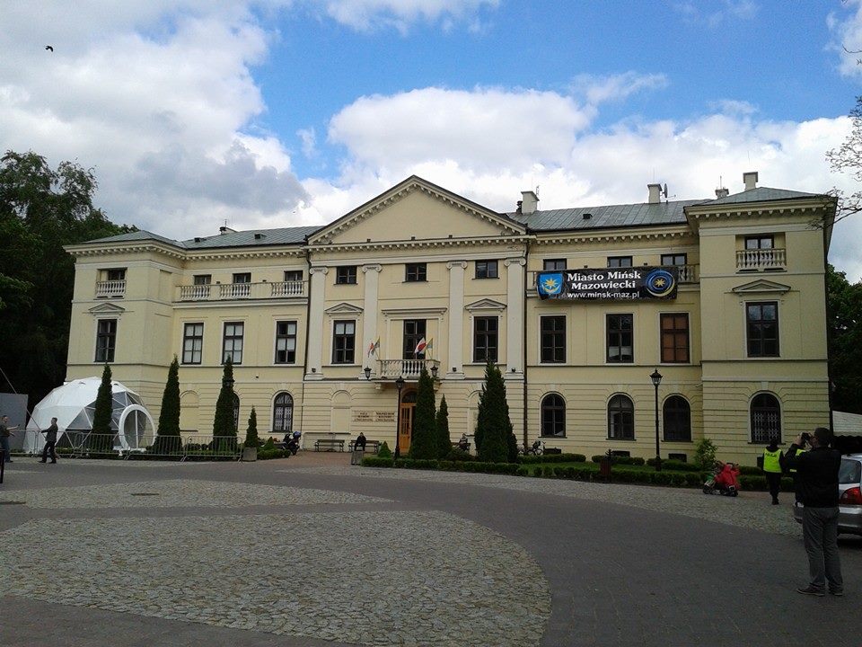 Pałac Dernałowiczów, atrakcja w pobliżu dworca Mińsk Mazowiecki