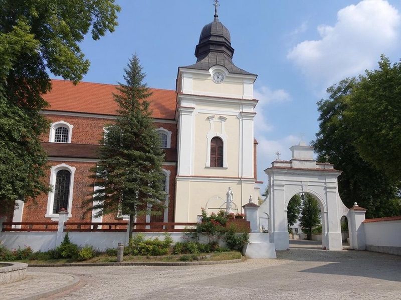 Kościół św. Jakuba Większego Apostoła, atrakcja w pobliżu dworca Mogilno