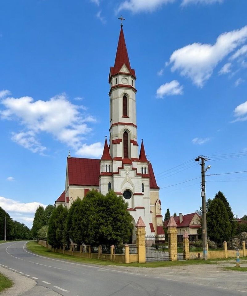 Kościół parafialny pw. św. Józefa na Trzcieńcu, atrakcja w pobliżu dworca Mostiska II