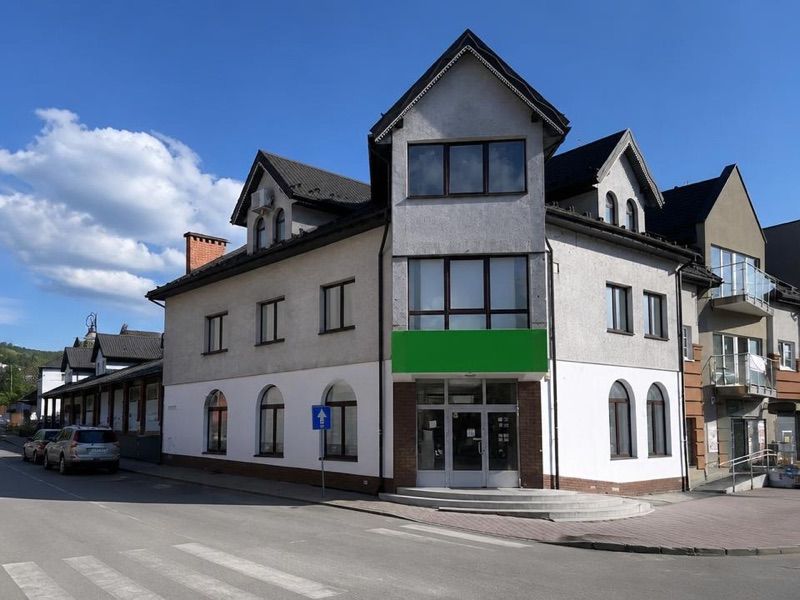 Delikatesy Centrum, sklep przy dworcu Muszyna