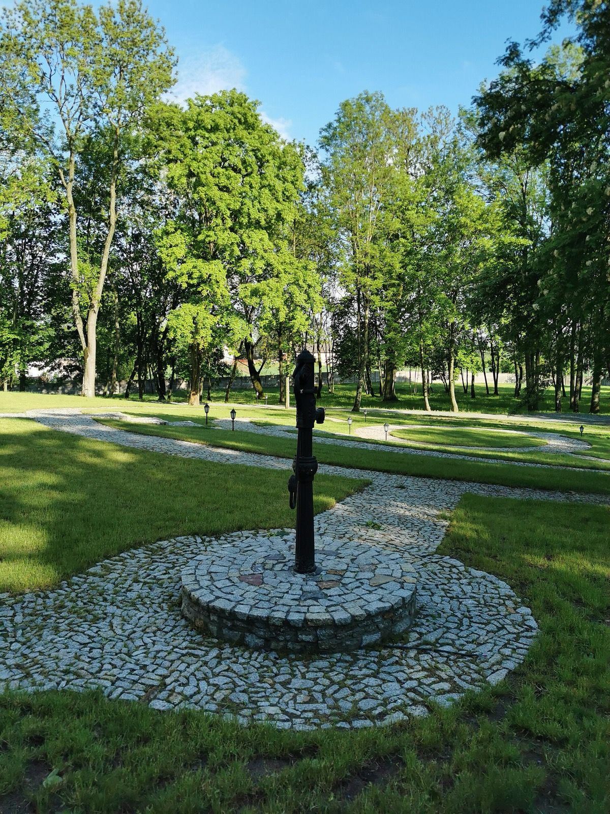 Stara pompa, atrakcja w pobliżu dworca Myszków