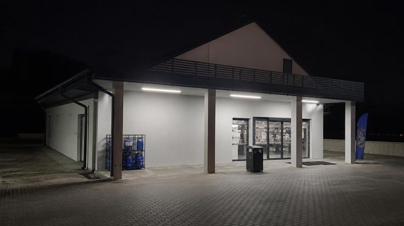 Top Market Strzelce, sklep przy dworcu Nałęczów Drzewce