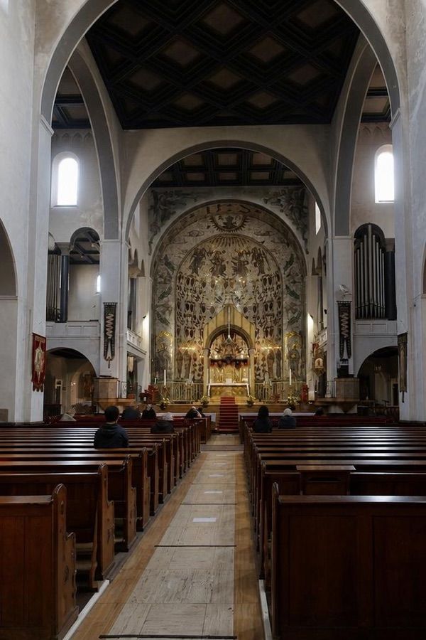 St. Agnes Church, atrakcja w pobliżu dworca Amsterdam Zuid