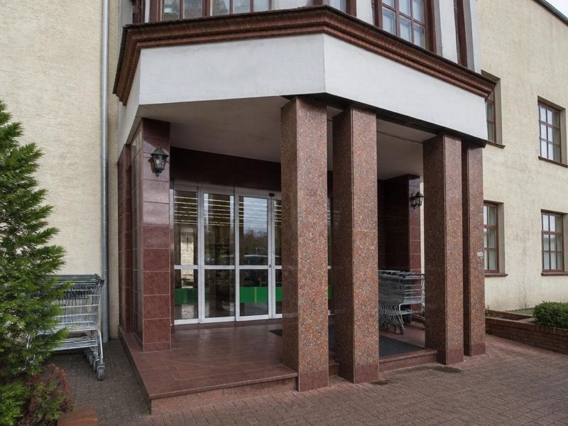 Delikatesy Centrum, sklep przy dworcu Nowa Sarzyna