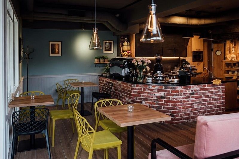 Menzurka Cafe, okolice dworca Oborniki Śląskie