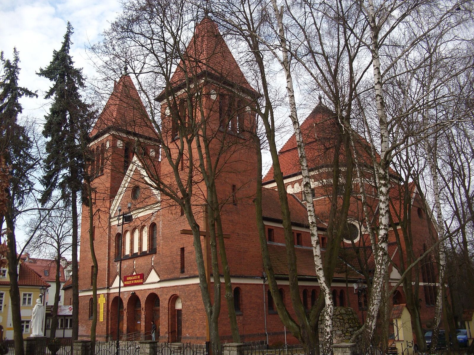 Kościół św. Józefa w Olsztynie, atrakcja w pobliżu dworca Olsztyn Główny