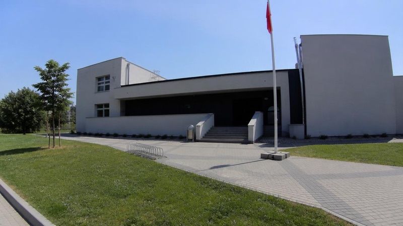 Centrum Kultury i Biblioteka im. Powstańców Wielkopolskich w Opalenicy, atrakcja w pobliżu dworca Opalenica
