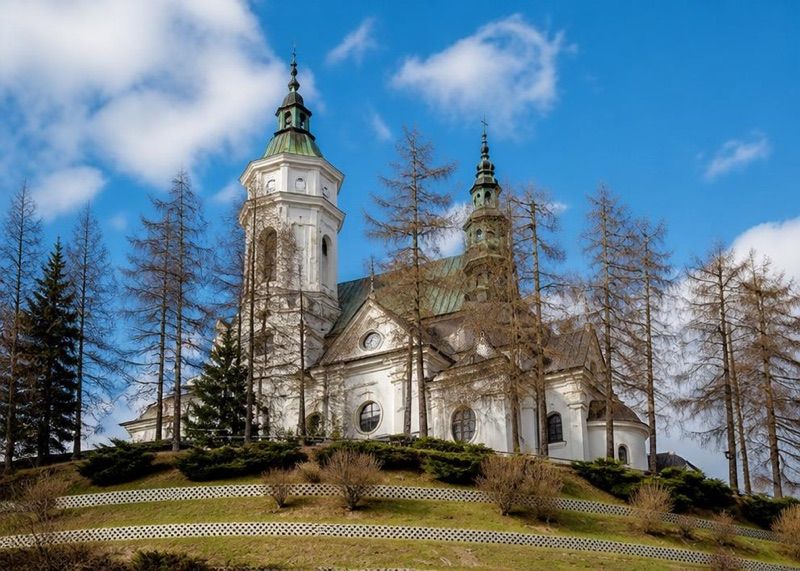 Kolegiata rzymskokatolicka pw. św. Michała Archanioła, atrakcja w pobliżu dworca Ostrowiec Świętokrzyski