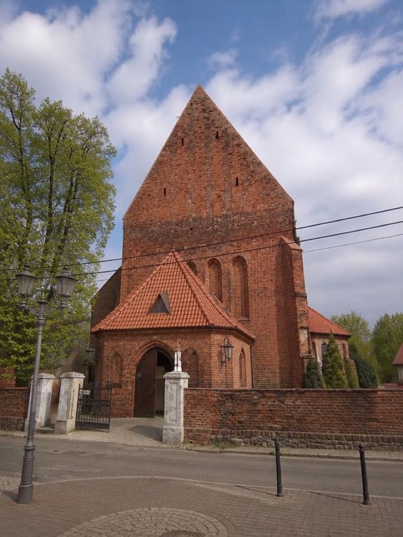 Kościół pw. Najświętszej Maryi Panny Wniebowziętej w Ostrzeszowie, atrakcja w pobliżu dworca Ostrzeszów