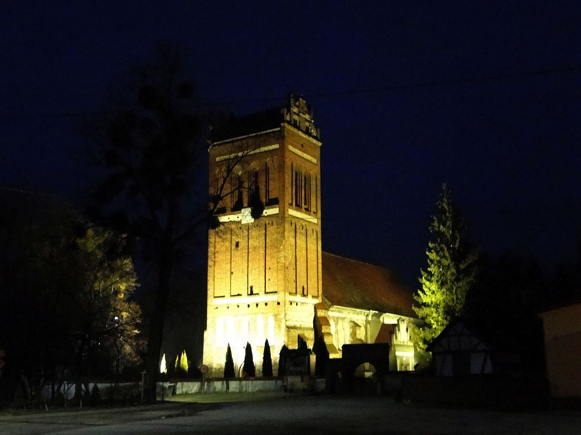 Kościół Rzymskokatolicki pw. Chrystusa Króla, atrakcja w pobliżu dworca Ostrzeszów