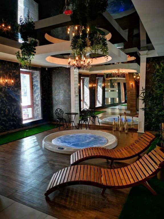 Aviator Hotel Restauracja & SPA, hotel blisko dworca Pabianice