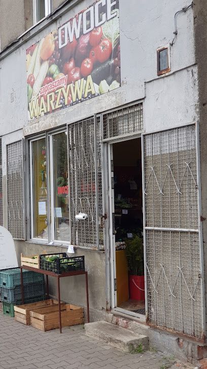 Warzywniak "Owoce, warzywa", sklep przy dworcu Pabianice