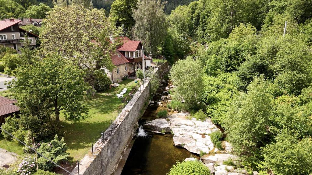 Izeria 112 Riverside House, nocleg blisko dworca Piechowice