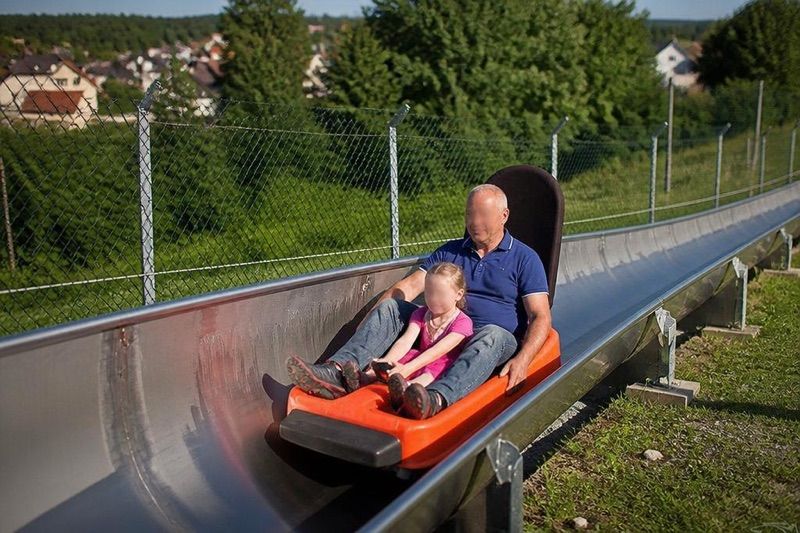 Letni tor saneczkowy Góralka - Polanica-Zdrój, atrakcja w pobliżu dworca Polanica-Zdrój